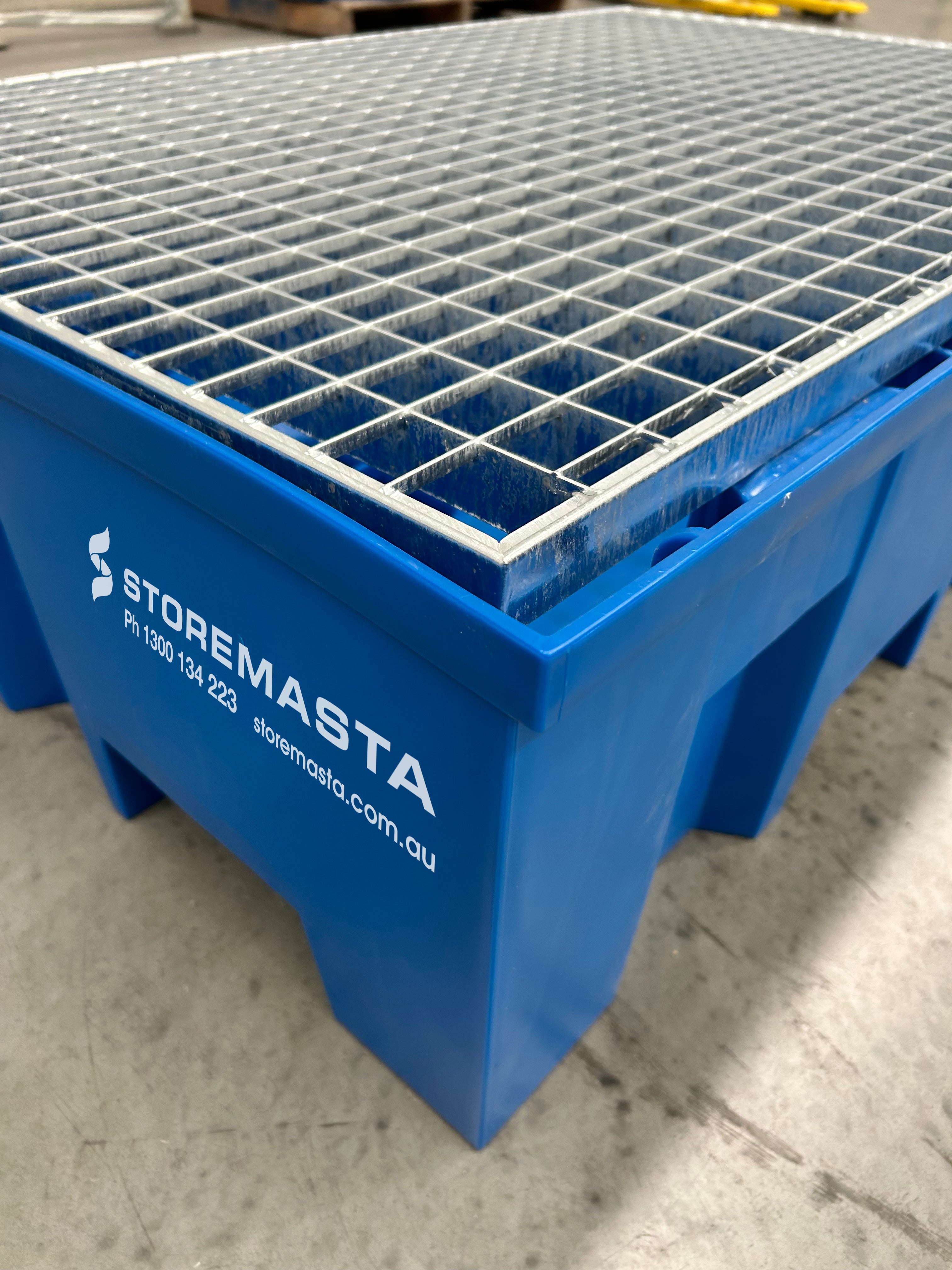 220L Polyethylene Sump Pallet - Blue with Galvanised Grid